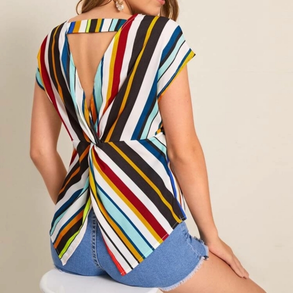 ๐ New Arrival ๐ Twist back Blouse๐ - Picture 1 of 3